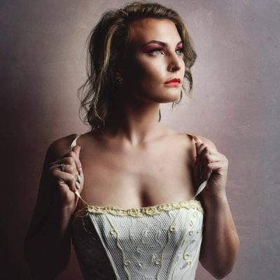 MickyZiets's profile picture. 🤌😌