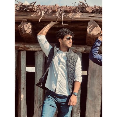 aliarham_'s profile picture. Having a date with destiny.