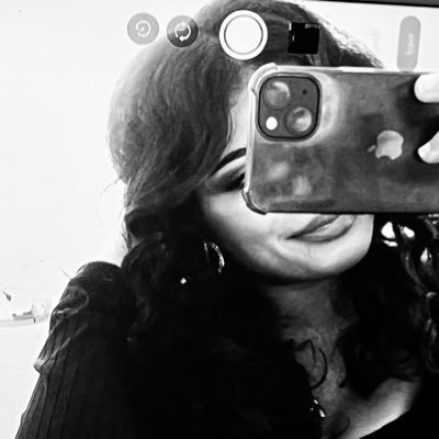 r25il's profile picture. 