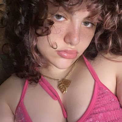 callmeemaroo's profile picture. Making your feed a little hotter. 🔥