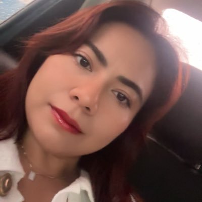 angiemenes_'s profile picture. Maestra en calidad + evangelizadora digital. Escritora con alma católica. Dios primero, lo demás en carpetas ordenadas. Isaías 43.