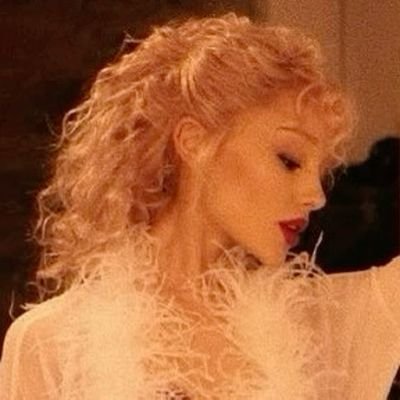 remsaturns's profile picture. my house is on pretty girl avenue