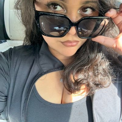 luvrgrlb33's profile picture. idc