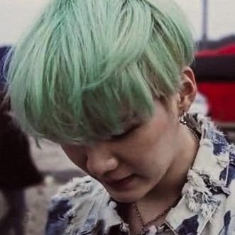 dmpleyg's profile picture. a existência é como uma escultura que você molda e cometendo erros, você aprende com eles — RM.