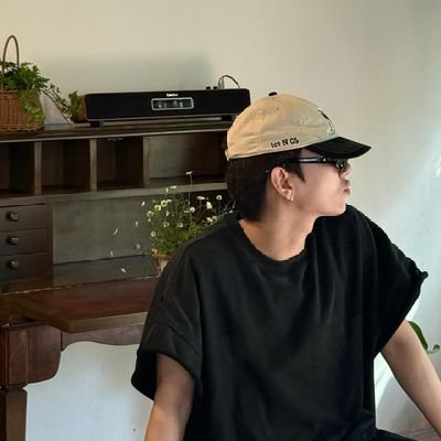 rivhlf's profile picture. slipped into the diamond life