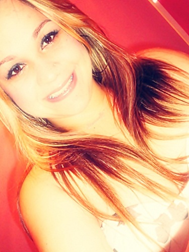 hoje eu vivo feliz α pαz reinαndo em mim  ♪
http://t.co/pJeqmHJTAP
