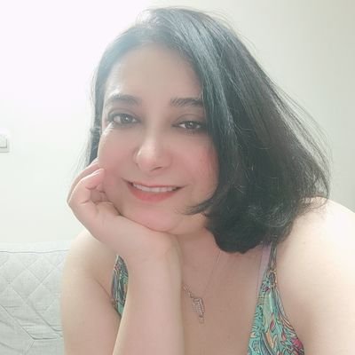 Maryamii_ka's profile picture. دوست بدارید
و بگذارید که دوست داشته شوید
آدم بدونِ این بساط ها
زندگی از گلویَش 
پایین نمی‌رود .. !
