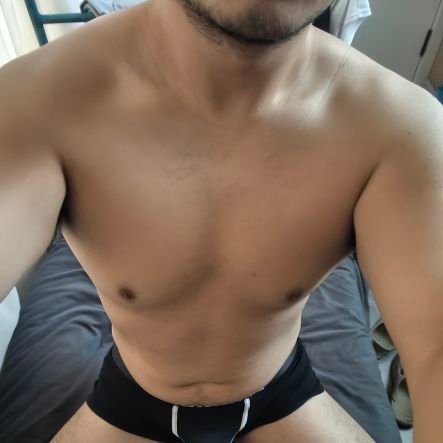 YGgzb123's profile picture. 新小号@YangGe1688 
【 #已出柜 纯gay】
【不接电报推广 】
【个人 #telegram 永久频道388 送加v 微有脸照，加v🚪100】
【现实比较保守，不倾向 #线下 💰给的多为还债会好好考虑 #感谢喜爱 】
【#线上需求 视飞 语聊 定制 精瓶 原味等 #加q 1514716619 不闲聊 】