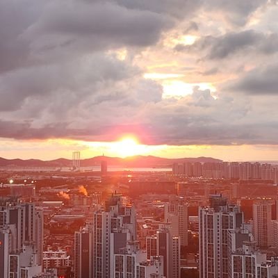 jPQPtZt9jEratXn's profile picture. 태도가 본질이다..꿈을 꾸게하는 지도자 
(한동안이런지도자가 대장이 아닌관계로 계정분위기가 왔다갔다할듯합니다)
좋은아침은 간밤의노력으로 만들어진다
도덕적이지 않으면 유능할 수 없다 
Bad things at times do happen to good people