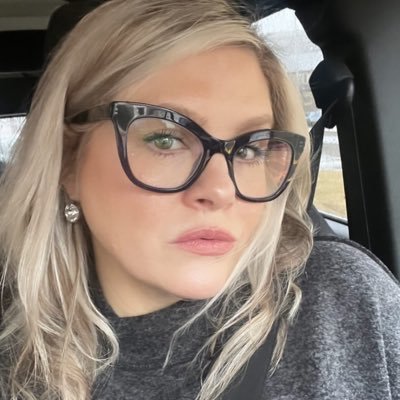 karlita5610's profile picture. Irish blood 🩸 ,country music lover.