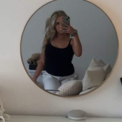 charlottepottss's profile picture. derby. eighteen