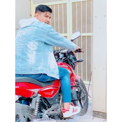 Umar61702355's profile picture. এমন জীবন তুমি করিও গঠন মরিলে হাসিবে তুমি কাঁদিবে ভুবন