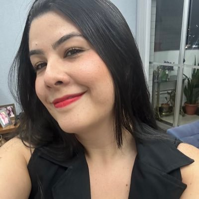 meteorodoflop's profile picture. Antes eu era um fake da Magali. Falo de concurso, mas tb briso sobre a vida. Assistente de juiz, concurseira, gateira e atleticana.