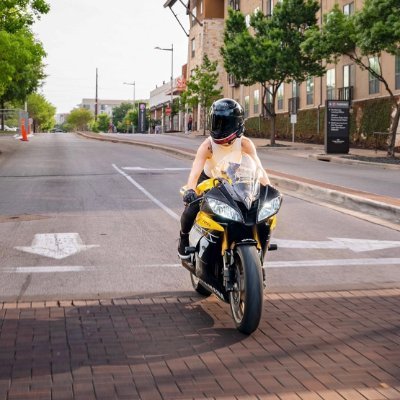 eve87572627's profile picture. 𝘢 𝘨𝘪𝘳𝘭 𝘸𝘩𝘰 𝘭𝘰𝘷𝘦𝘴 𝘮𝘰𝘵𝘰𝘳𝘤𝘺𝘤𝘭𝘦𝘴   🏍️ 𝙔𝙖𝙢𝙖𝙝𝙖 𝙍6
