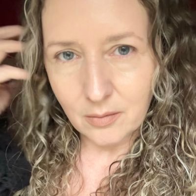 EmmaLachevre8's profile picture. SingerSongwriter/& Psychic, Nature lover & Dreamer ✨Shine your light for all to see, never stop being the best that you can be ✨