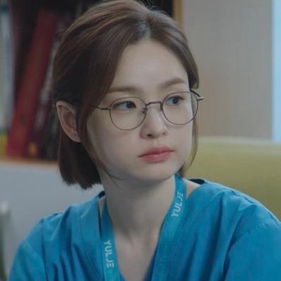 moraealzz's profile picture. ᯓ★ a second year engineering student ─ .✦ #iksong protector || k-drama acc with hospital playlist hyperfixation — 06 liner