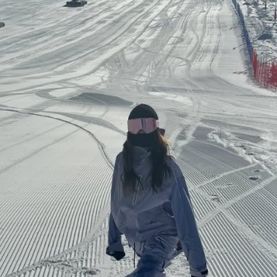 grqigih's profile picture. Don’t let doubts hold you back, chase the dreams that truly call to you.