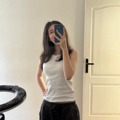 thethoora's profile picture. nothing special🪿