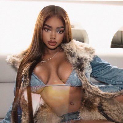 laycoded's profile picture. 💋