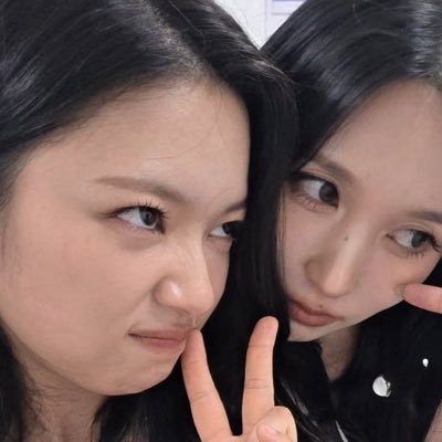 Chienmyoi's profile picture. 🏳️‍🌈 | #TWICE #ITZY | #SaHyo #JeongMi | Yeji, Ryujin | Sullyoon | Yujin | 4/25/2022 | 🐶🐧🐹🦄 | Translates for fun, not fluent