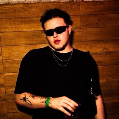 theusbeeating's profile picture. 