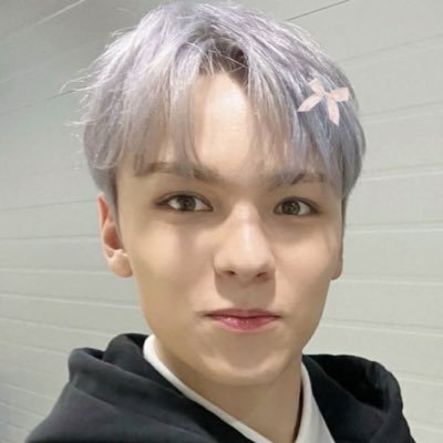 wnvwoo's profile picture. one wonhan meal with a side of nonie please