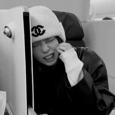 _jnktwin's profile picture. 𝘵𝘩𝘦 𝘳𝘪𝘨𝘩𝘵 𝘵𝘳𝘢𝘪𝘯 𝘸𝘰𝘯'𝘵 𝘱𝘢𝘴𝘴 𝘺𝘰𝘶 𝘣𝘺.
