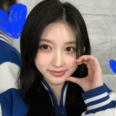 love_ive_gaeul's profile picture. 폴프 교복 다이브💗