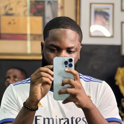 1KHIMSELF32's profile picture. REAL MADRID FAN🤍//TWILIGHT'S PA
ALSO A RONALDO FAN 👀 🐐//AMANFOC💚//