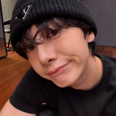 chaeugi0115's profile picture. #팀형원 내 퍼스널컬러 채형원 / ⋆⁺₊ 𓆉 ⋆⁺₊⋆ ‧͙ *̩͙ ♡