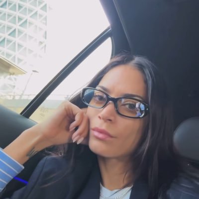 vwnitas's profile picture. #ALEXFIERRO: I wasn’t going to die without doing that. | she / her | 24 | ☽☾ | @zziabronzo | @pazzamusica