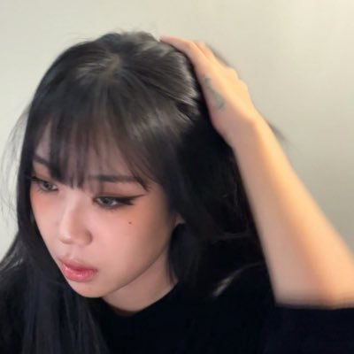 mongg_z's profile picture. 우울불안공황극복계. 예술하는 대학생🪼