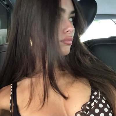 monetvalenoire's profile picture. ♱ romanticizing life ♡ moodboards, lover of piano & cello. gnosticism. selfcare. daydreaming & campfires.