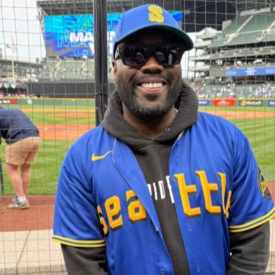romejohnso's profile picture. Dad, creator, sports fan & caregiver | Founder of a content agency + sports media brand 🏈🏀 | Helping creators grow & monetize their story. Check ball