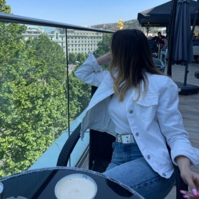 EvelynMae32's profile picture. Wander often, work smart. Freelance strategist with a global mindset. 🌐✈️ #WorkFromAnywhere