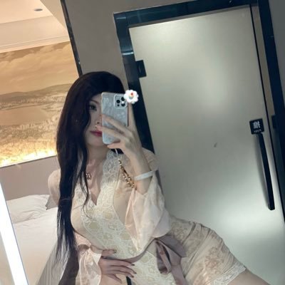 tsc888c666yy's profile picture. 门槛128 没有口令不通过，口嗨墨迹别来，年龄23/身高168/体重58kg/ 猛攻骚受  全国✈️