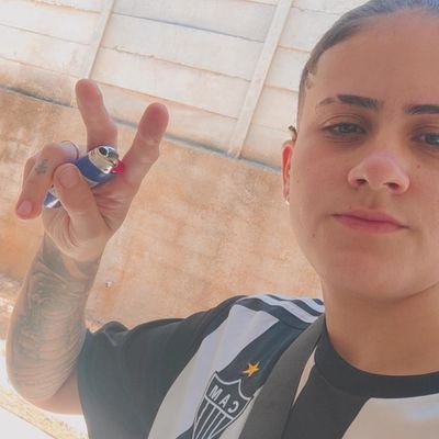 maggalhaez's profile picture. 1908 🐔