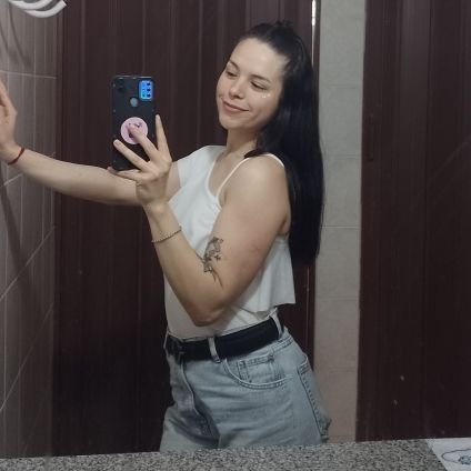 milialonso12's profile picture. Brillas estando rota y eso es magia💫