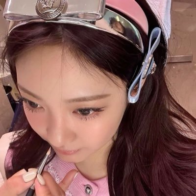 fabningning's profile picture. aespa  ⋆౨ৎ   🎀   ˚  02's  ⟡   ᶻ 𝘇 𐰁 
      나는 에슬라를 사랑해 —  ⸝⸝ㆍ  ♩    @imnotningning
