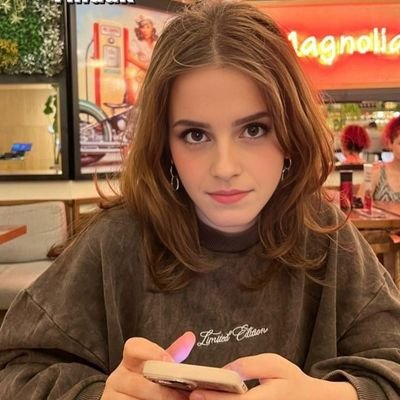 is me Emma Wats
I miss you 
on my love 🥰