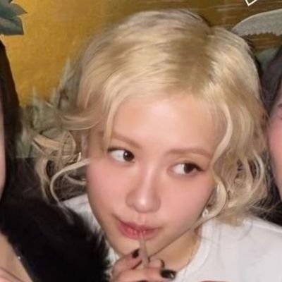 likesrosies's profile picture. very normal about rosé and rubyjames