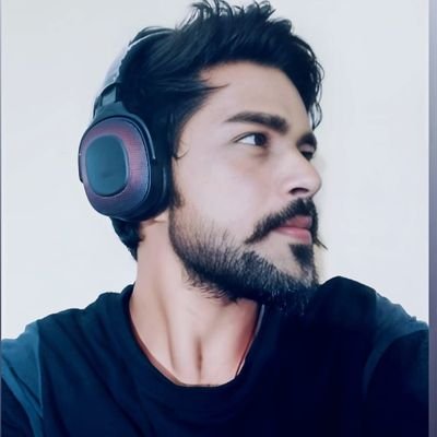 TheYashDahiya's profile picture. #SSR_Fan || Listen. learn. grow. || Introvert ||JNVU Alumni || Coffee Addict || Literature lover || Imotional belNg || Bibliophile 📚