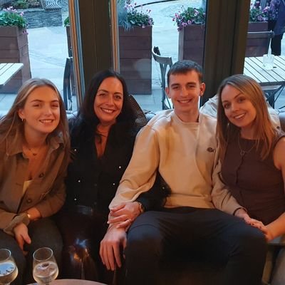 stephenc2702's profile picture. Love my wife & kids, passionate about bass guitar, Tottenham Hotspur, current affairs.