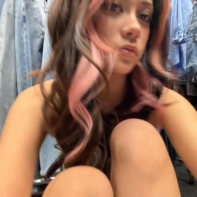 cordettia's profile picture. oh, what a curse it is to be a lover girl