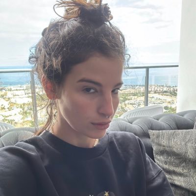 veerahkati's profile picture. Like my pic and say hi to my dm and get a naughty pic of myself 😻😻