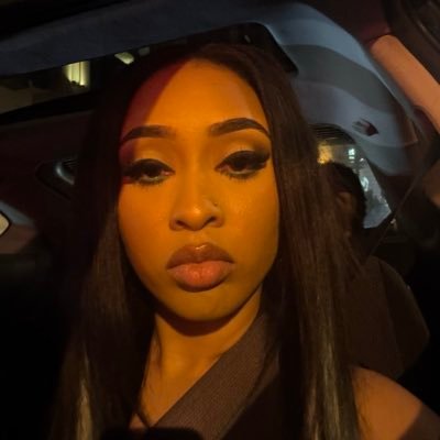 itgirlari's profile picture. this barbie is a stoner 🌺