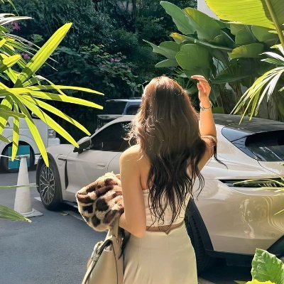 YvonneJ79490525's profile picture. 🌊 Tampa native | Lover of sunsets and good vibes | Here to share moments of joy and inspiration 💕