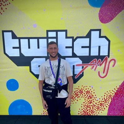 LouisLD_'s profile picture. 27 I Streamer I Graphic Designer & Warzone  I https://t.co/mKBafVdpZJ |