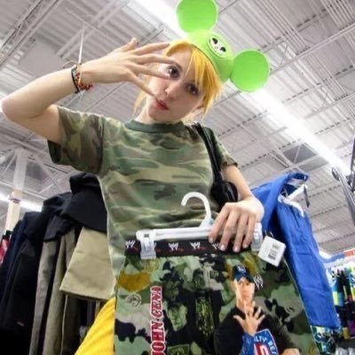 vnvah's profile picture. 23 - Paramore • #GoGators
