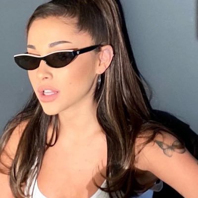 REPUTATIONCTRL's profile picture. acc with 10k+ was deleted | ari taylor rihanna sel